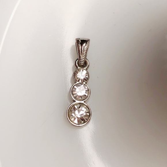 🔥4/$20 3 Crystal rhinestone pendant - Picture 2 of 2